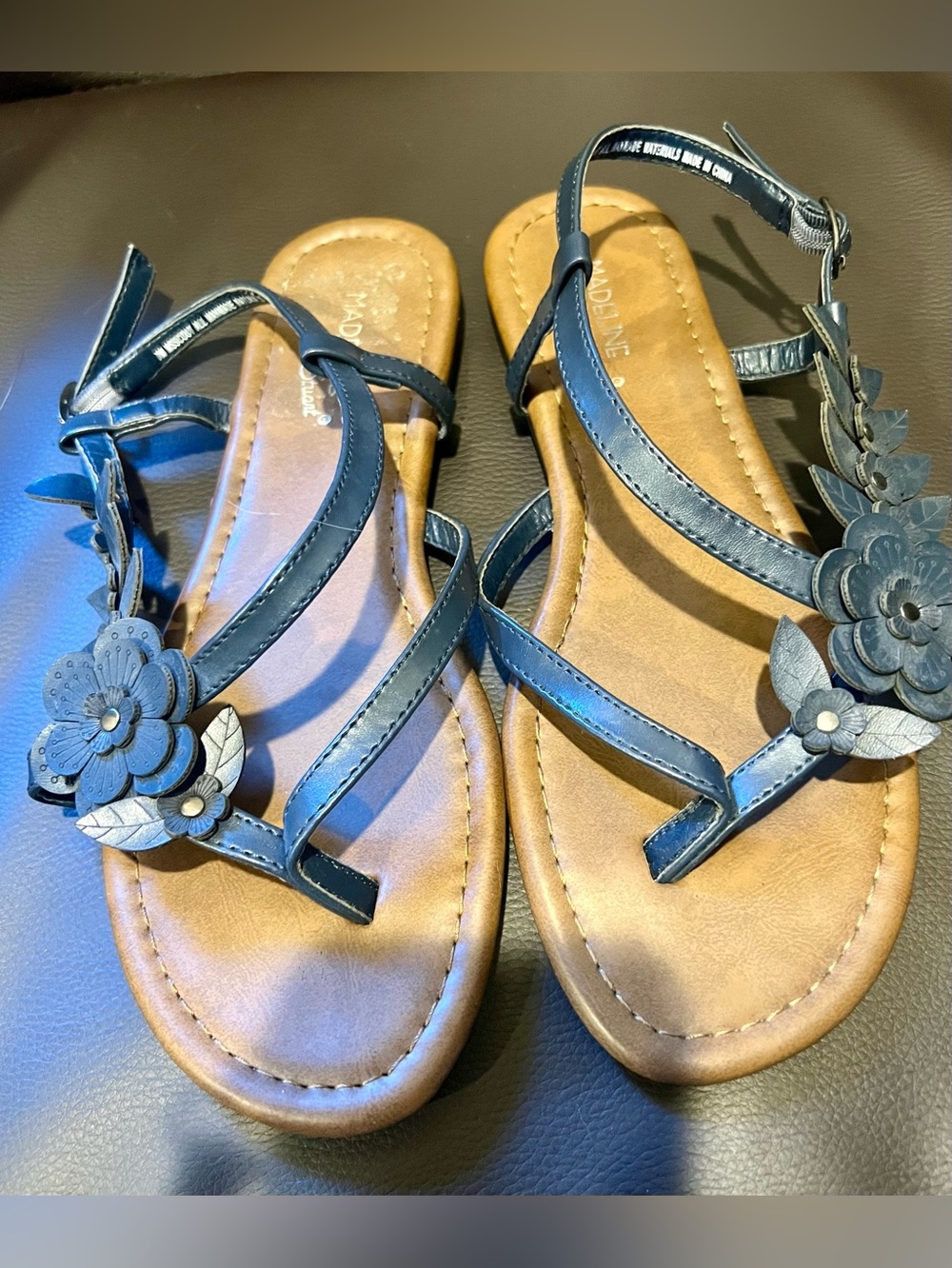Madeline Stuart Navy Floral T-Strap Sandals Women’s Size 7M